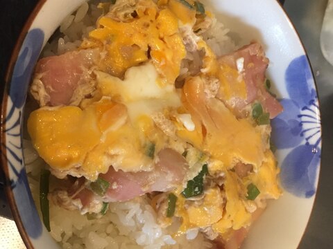 卵とじベーコン丼